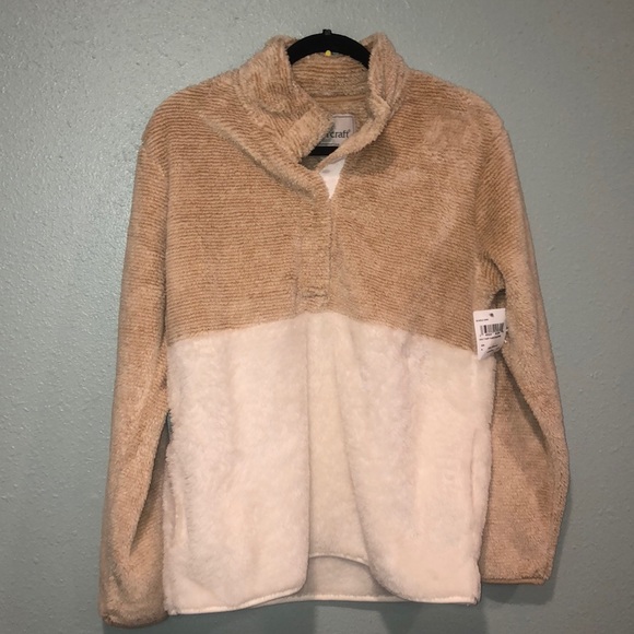 Fuzzy W Pullover - Picture 1 of 4